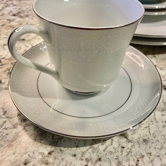 Vintage Lovelace by Crown Victoria Fine China - 2 - 5 Pc Place Settings - Picture 2 of 16